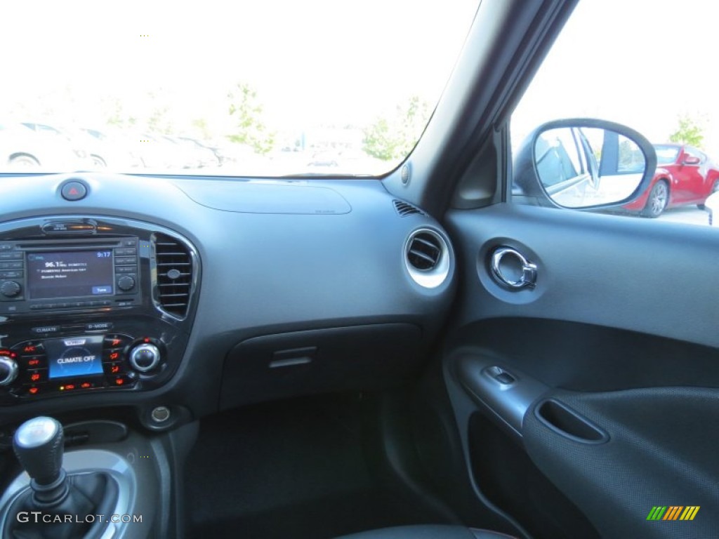 2012 Juke SL - Chrome Silver / Black/Red Leather/Silver Trim photo #18