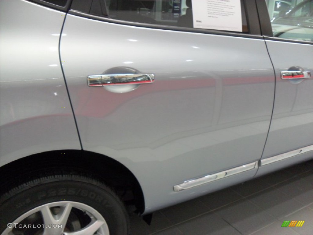 2011 Rogue SV AWD - Frosted Steel Metallic / Black photo #7