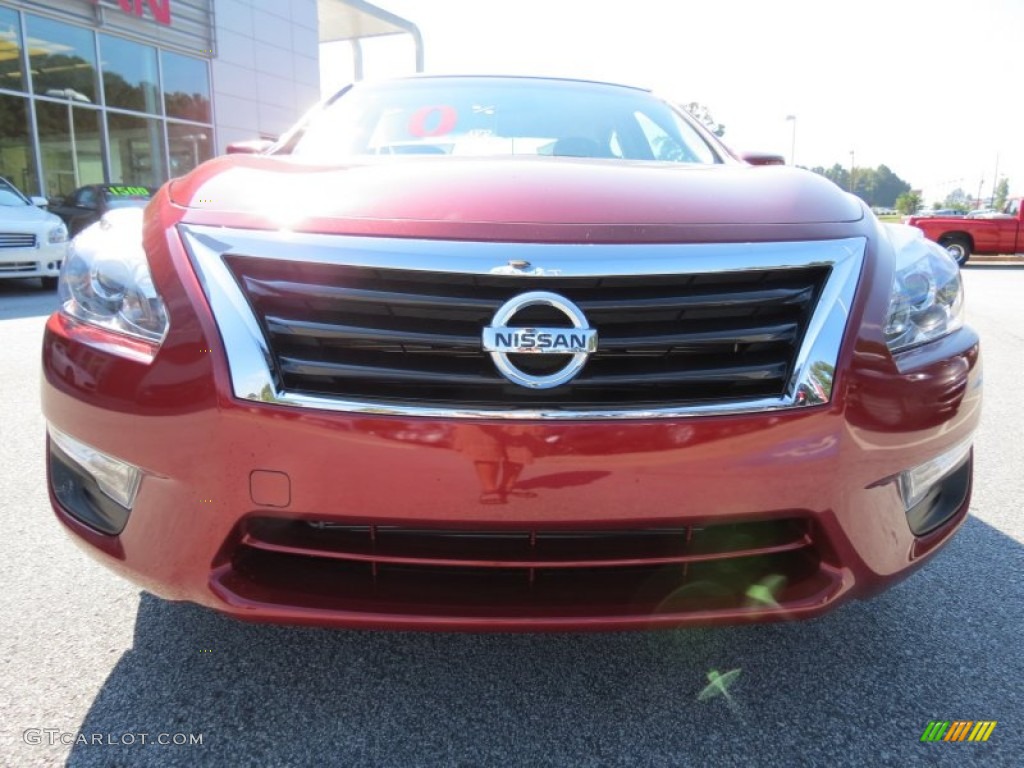 2014 Altima 2.5 S - Cayenne Red / Charcoal photo #8
