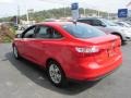 Race Red - Focus SEL Sedan Photo No. 6