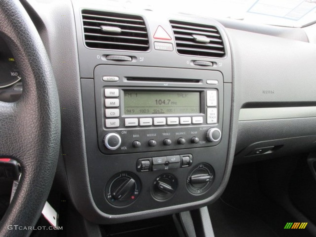 2007 Volkswagen Rabbit 4 Door Controls Photo #86503155