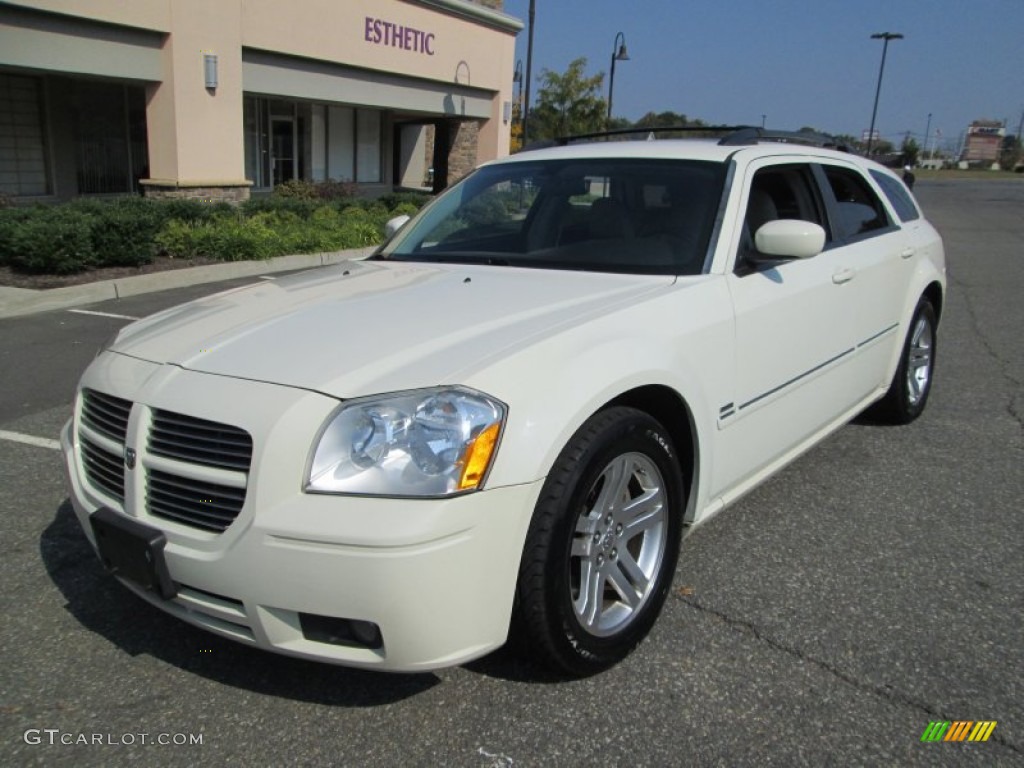 2005 Magnum R/T - Cool Vanilla White / Dark Slate Gray/Medium Slate Gray photo #2