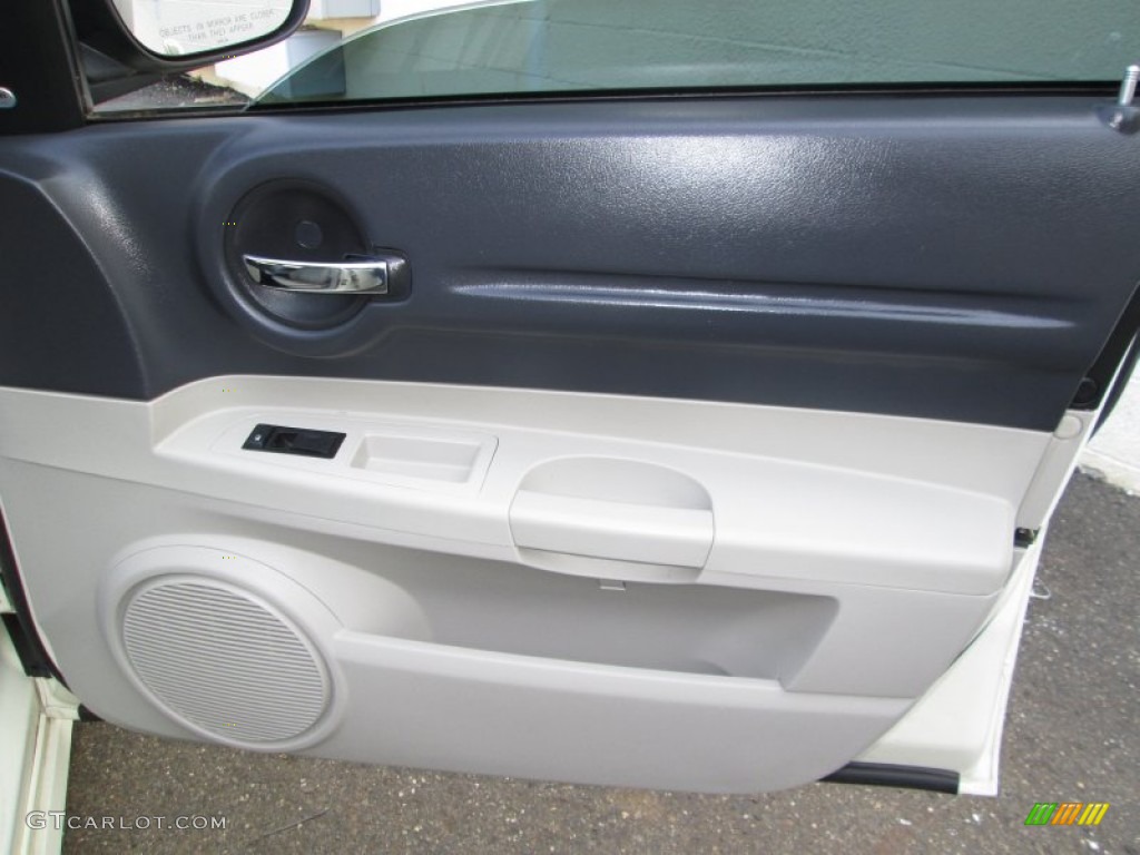 2005 Magnum R/T - Cool Vanilla White / Dark Slate Gray/Medium Slate Gray photo #26