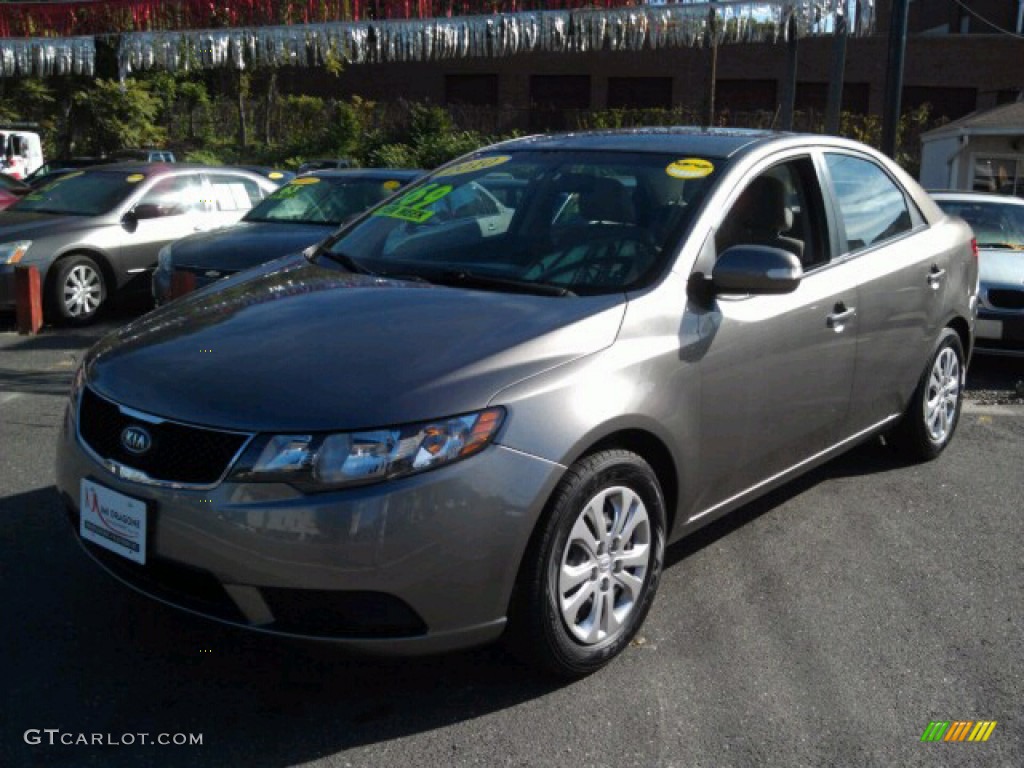 Bronze Kia Forte