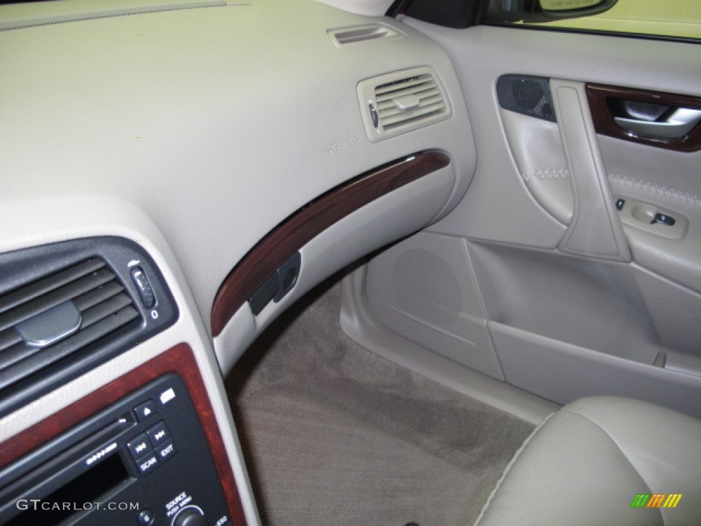 2007 XC70 AWD Cross Country - Ruby Red Metallic / Taupe photo #25