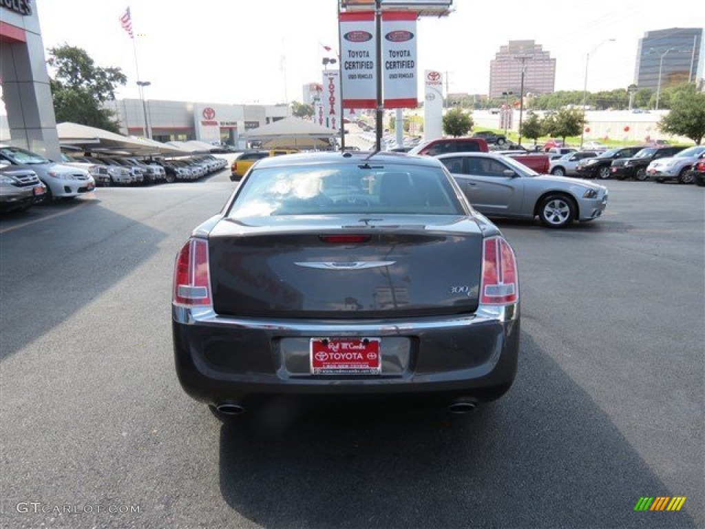 2013 300 C - Granite Crystal Metallic / Black photo #6