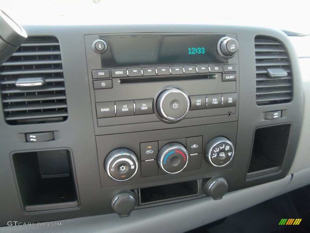2014 Chevrolet Silverado 3500HD WT Regular Cab Dual Rear Wheel 4x4 Controls Photo #86511613