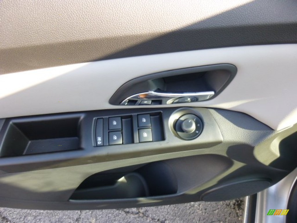 2014 Chevrolet Cruze LS Controls Photo #86512262