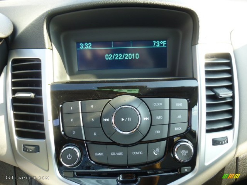 2014 Chevrolet Cruze LS Controls Photo #86512307