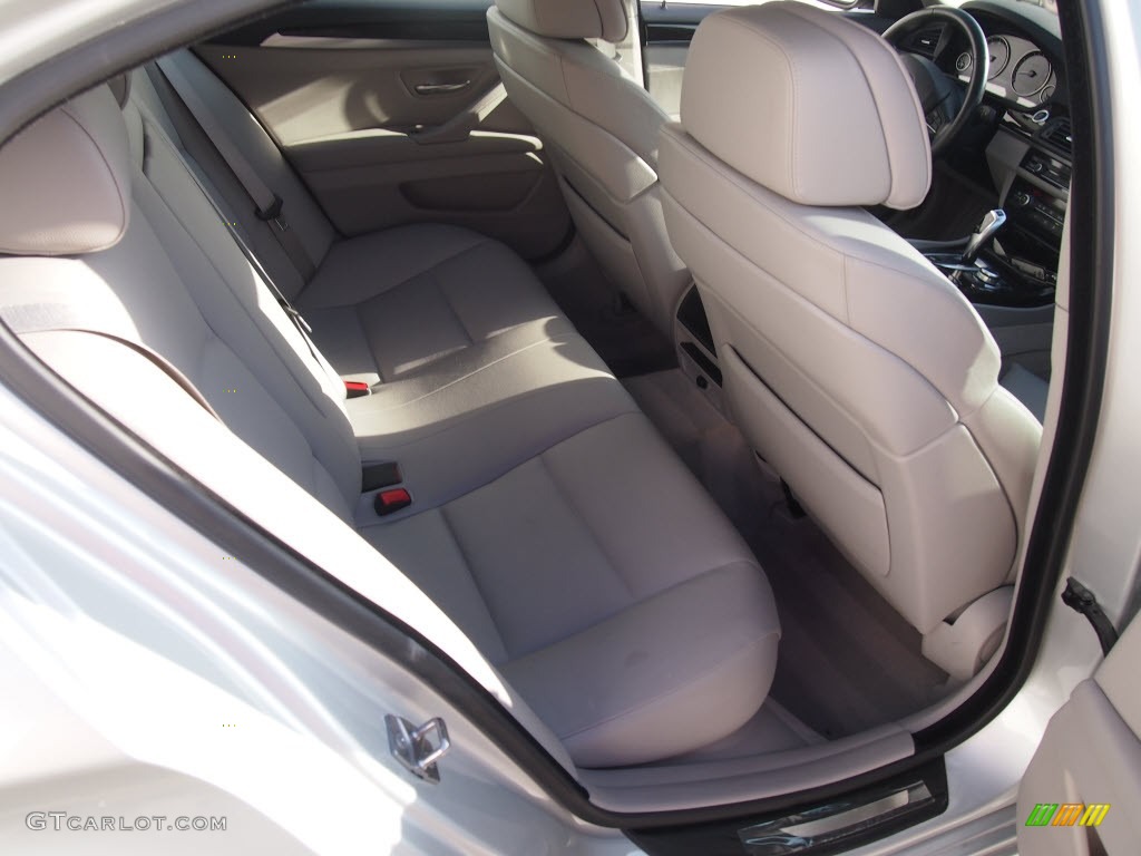 2011 BMW 5 Series 528i Sedan Rear Seat Photo #86512915