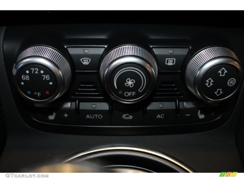 2012 Audi R8 GT Spyder Controls Photos