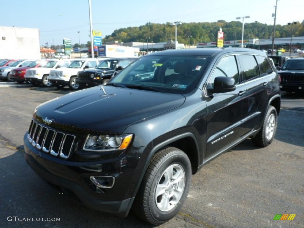 2014 Grand Cherokee Laredo 4x4 - Brilliant Black Crystal Pearl / New Zealand Black/Light Frost photo #1