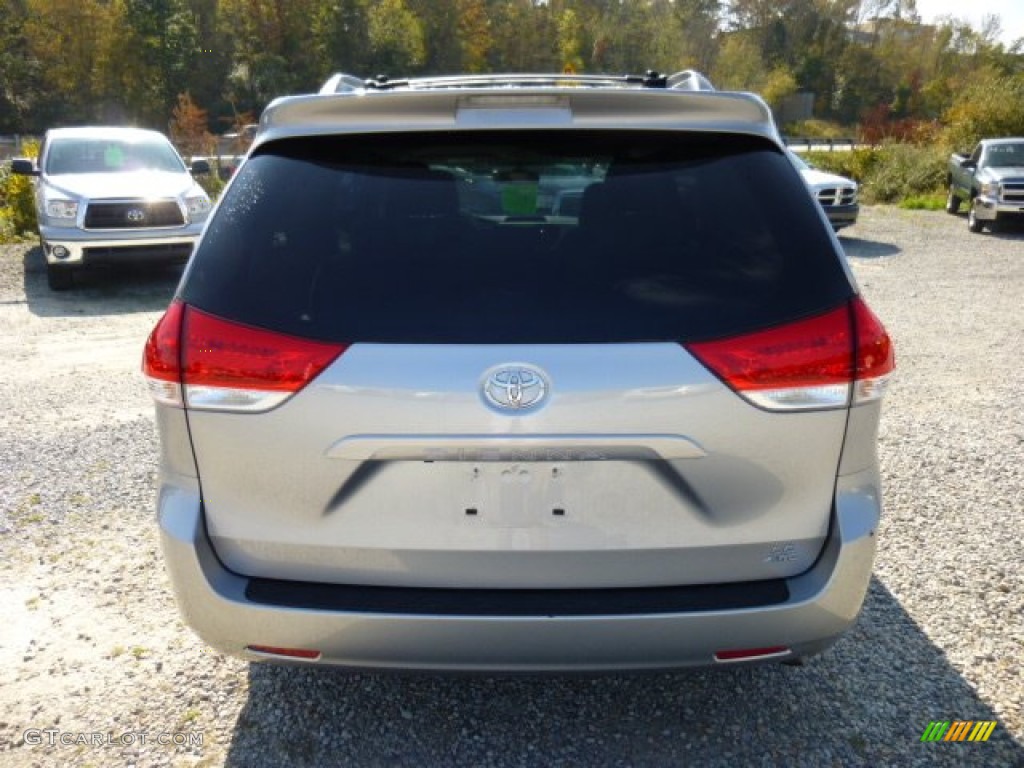 2011 Sienna LE AWD - Silver Sky Metallic / Light Gray photo #6