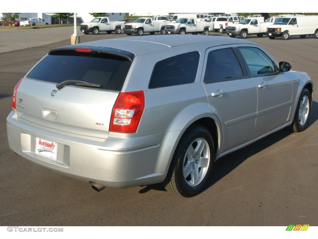 2005 Magnum SXT - Bright Silver Metallic / Dark Slate Gray/Light Graystone photo #5