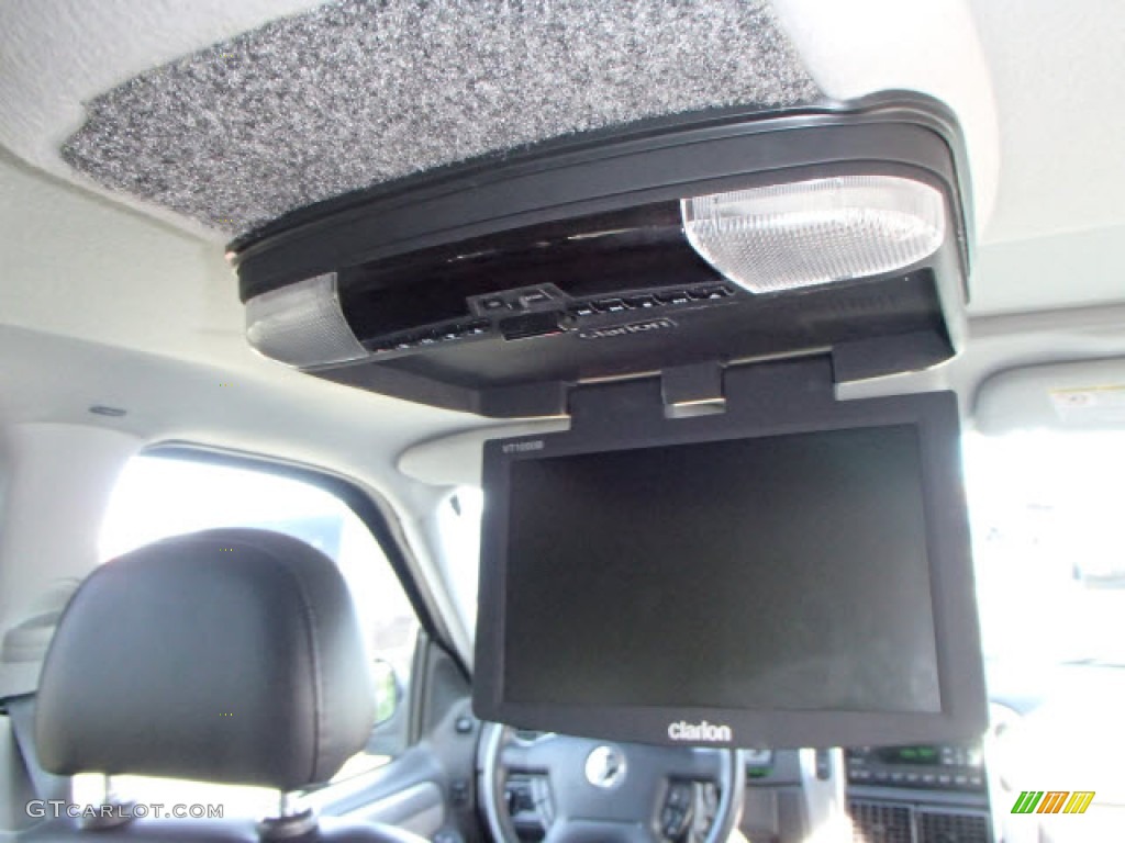 2005 Mountaineer V8 AWD - Satellite Silver Metallic / Midnight Grey photo #10