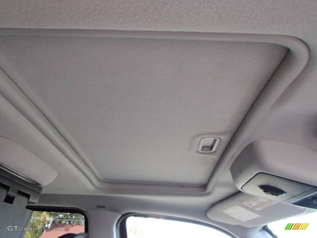 2005 Mountaineer V8 AWD - Satellite Silver Metallic / Midnight Grey photo #11