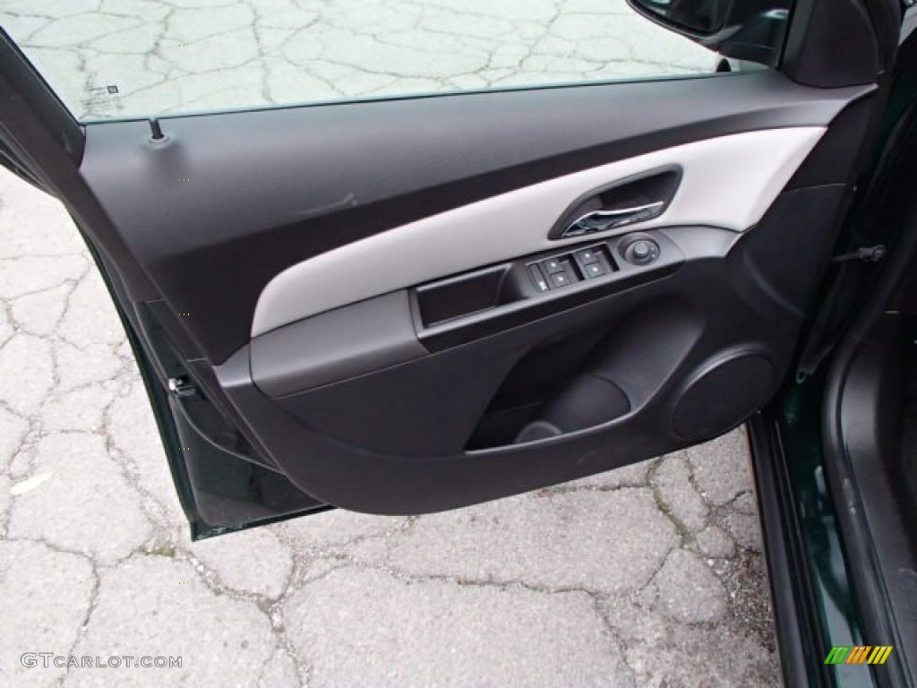 2014 Cruze LS - Rainforest Green Metallic / Jet Black/Medium Titanium photo #11