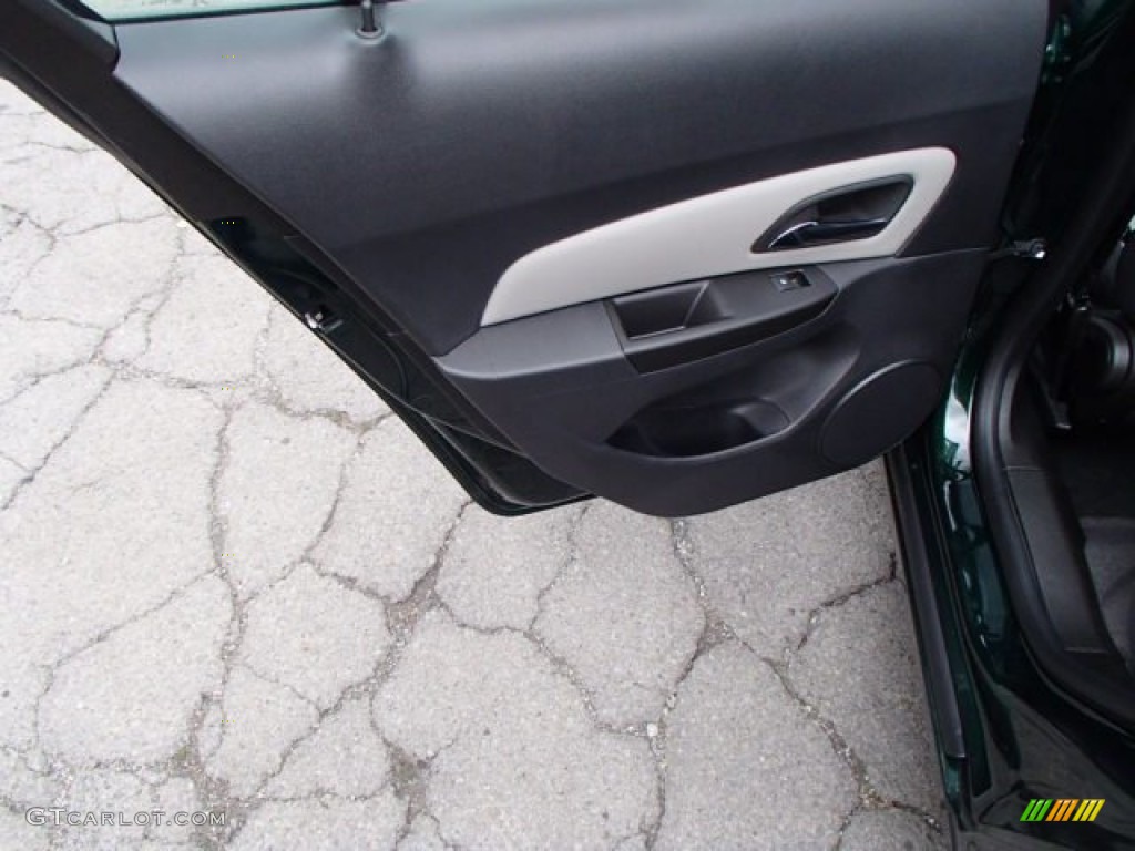 2014 Cruze LS - Rainforest Green Metallic / Jet Black/Medium Titanium photo #13