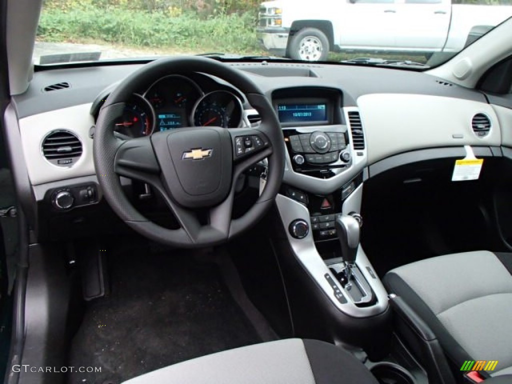 2014 Cruze LS - Rainforest Green Metallic / Jet Black/Medium Titanium photo #14