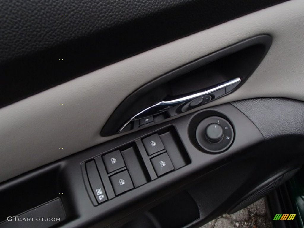 2014 Cruze LS - Rainforest Green Metallic / Jet Black/Medium Titanium photo #15