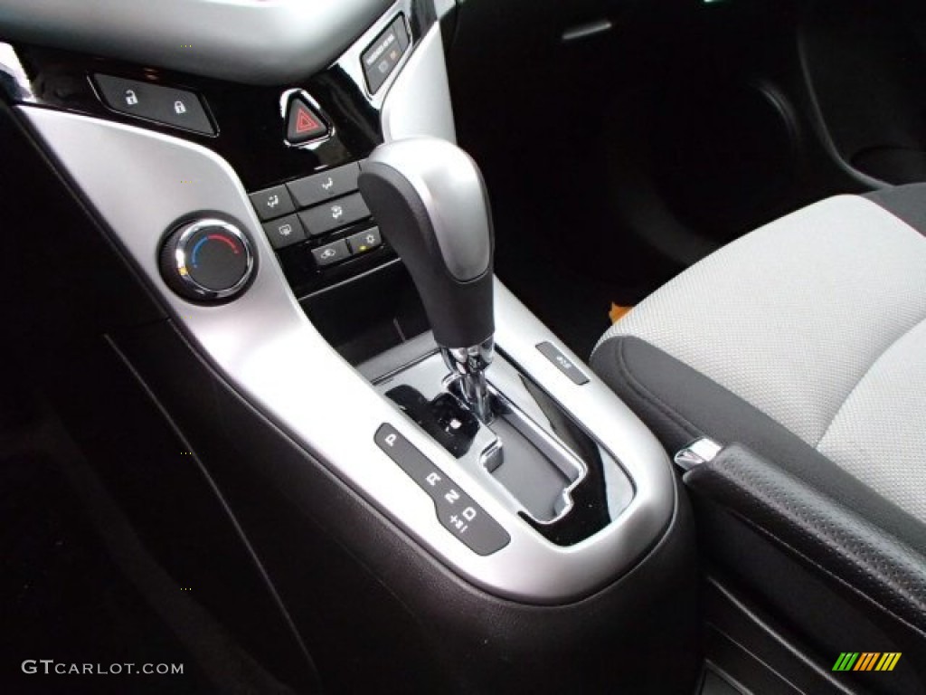 2014 Cruze LS - Rainforest Green Metallic / Jet Black/Medium Titanium photo #17