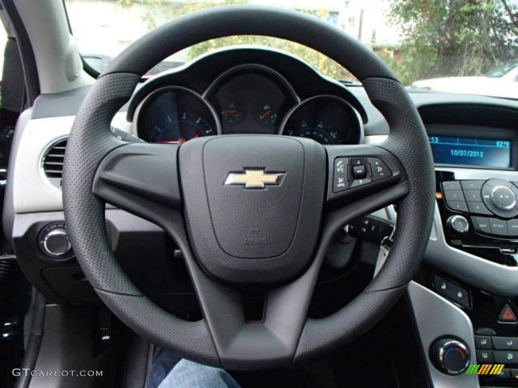 2014 Cruze LS - Rainforest Green Metallic / Jet Black/Medium Titanium photo #18