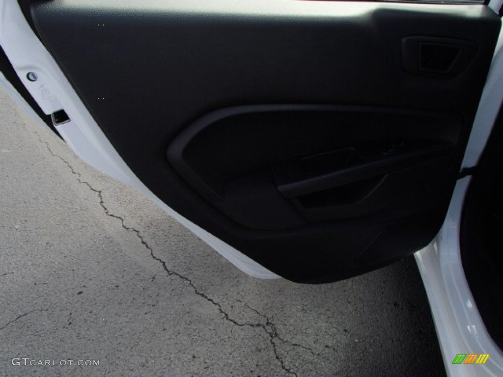 2013 Fiesta SE Hatchback - Oxford White / Charcoal Black/Light Stone photo #13