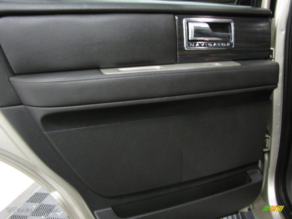 2007 Navigator Ultimate 4x4 - Light French Silk Metallic / Charcoal photo #16