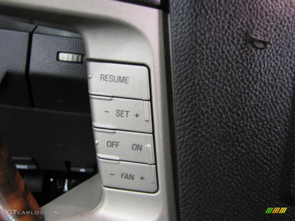 2007 Navigator Ultimate 4x4 - Light French Silk Metallic / Charcoal photo #21