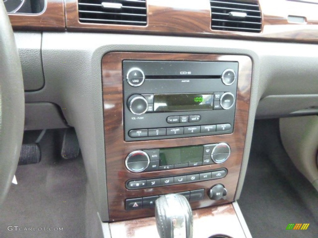 2008 Taurus SEL - Light Ice Blue Metallic / Camel photo #23