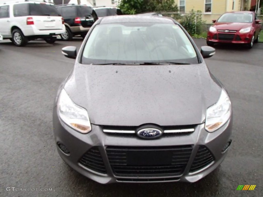 2014 Focus SE Sedan - Sterling Gray / Medium Light Stone photo #2