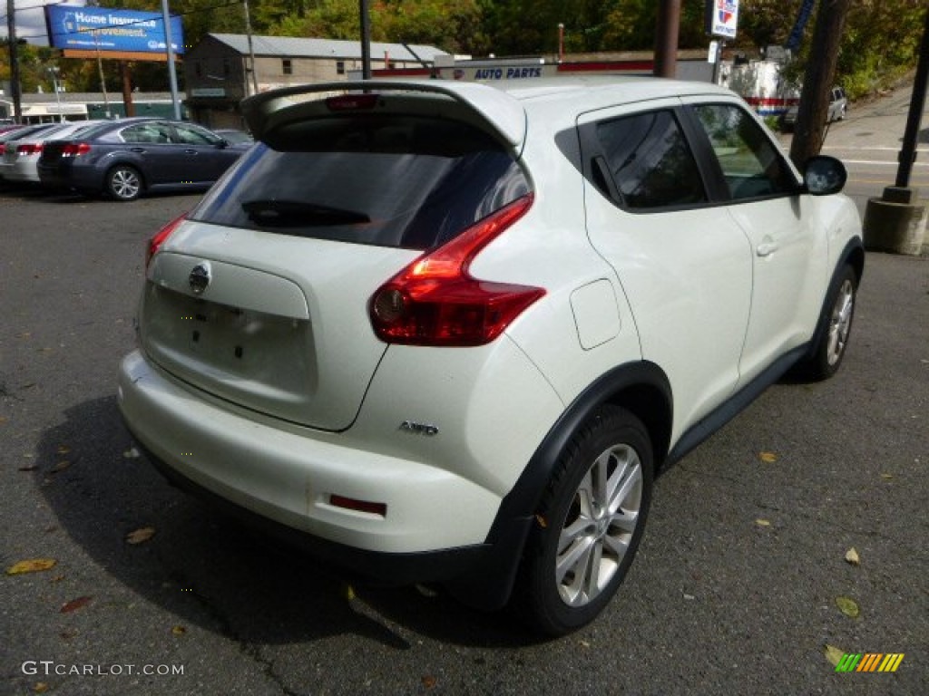 2011 Juke S AWD - White Pearl / Black/Silver Trim photo #4