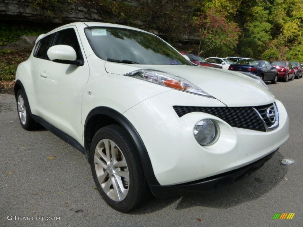 2011 Juke S AWD - White Pearl / Black/Silver Trim photo #6