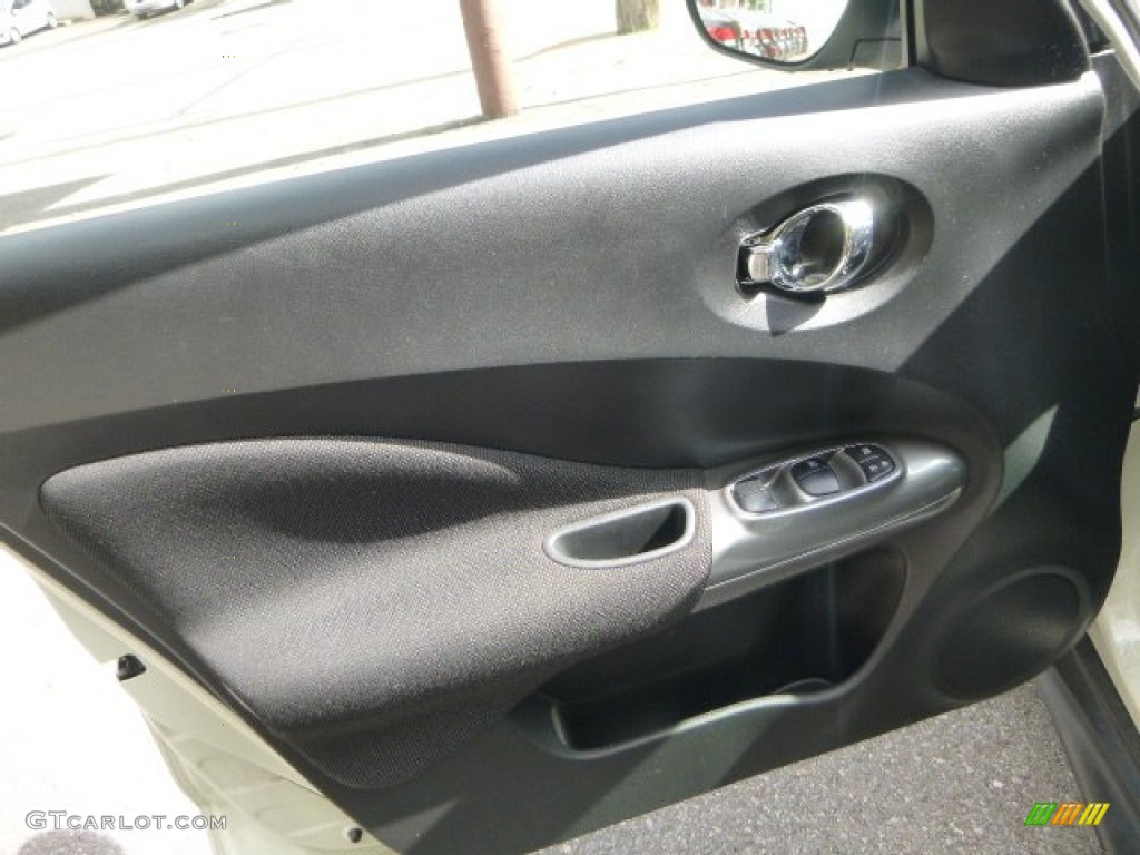 2011 Juke S AWD - White Pearl / Black/Silver Trim photo #13