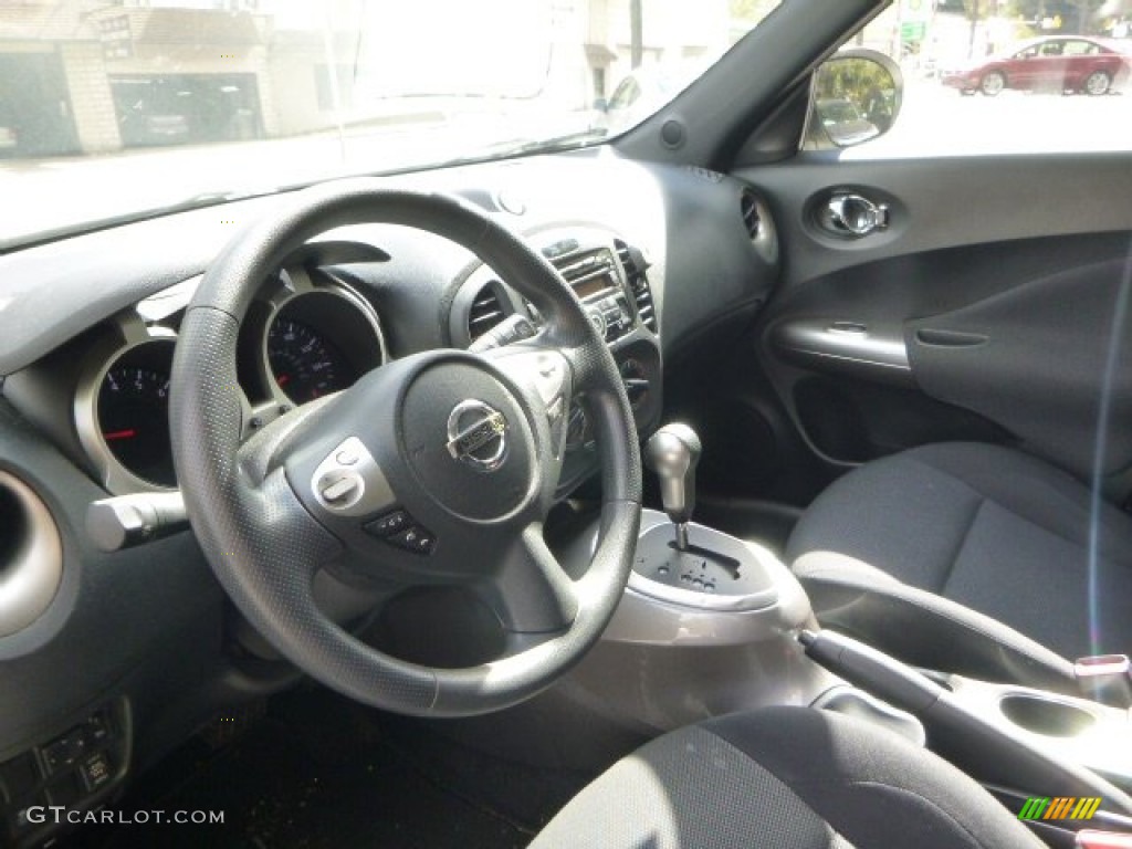 2011 Juke S AWD - White Pearl / Black/Silver Trim photo #14