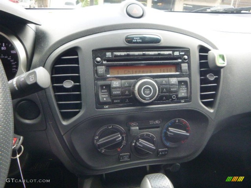 2011 Juke S AWD - White Pearl / Black/Silver Trim photo #18