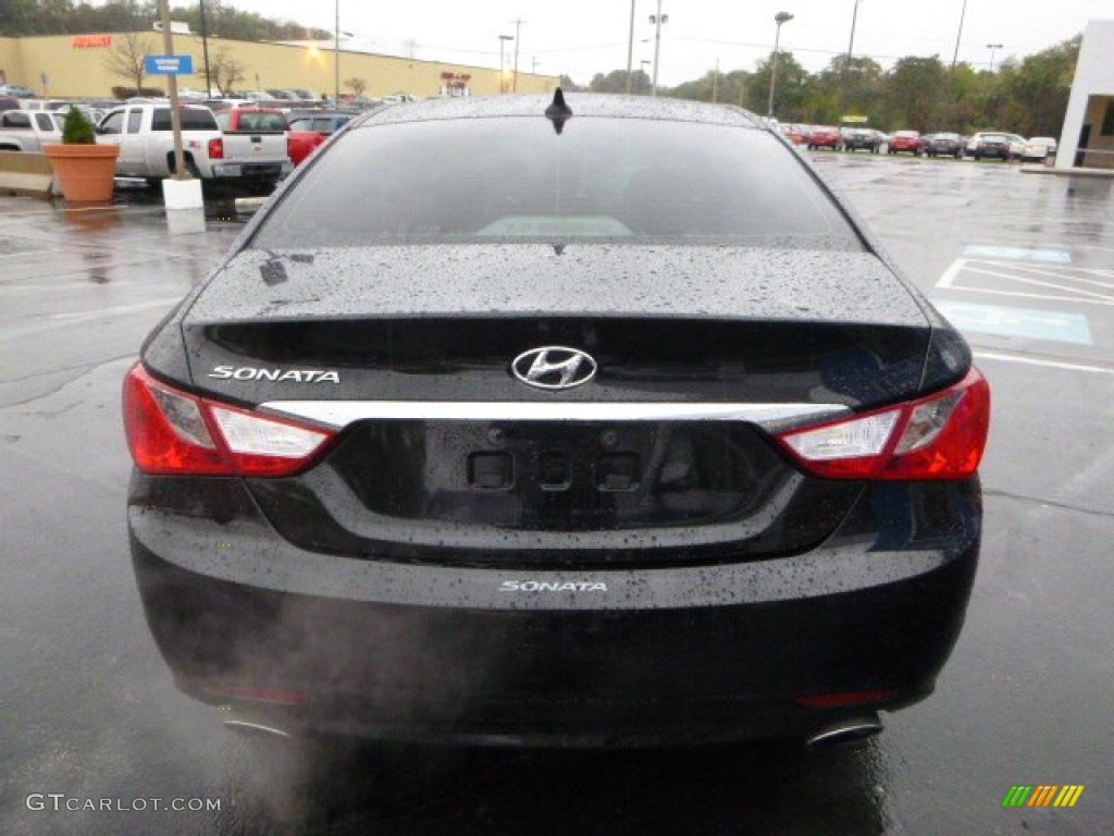 2011 Sonata SE - Midnight Black / Black photo #4
