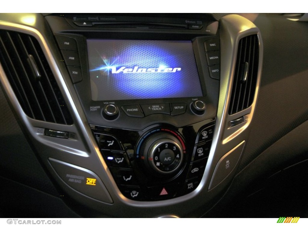 2012 Hyundai Veloster Standard Veloster Model Controls Photo #86549409