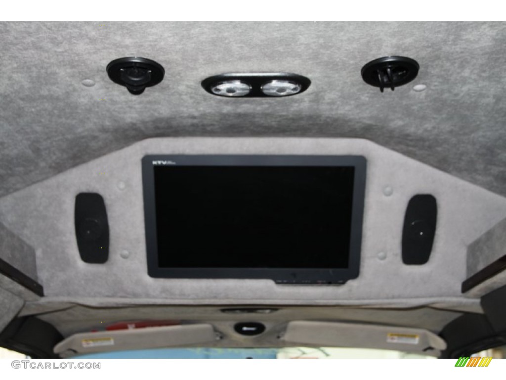 2003 Ram Van 1500 Passenger Conversion - Bright White / Dark Slate Gray photo #21