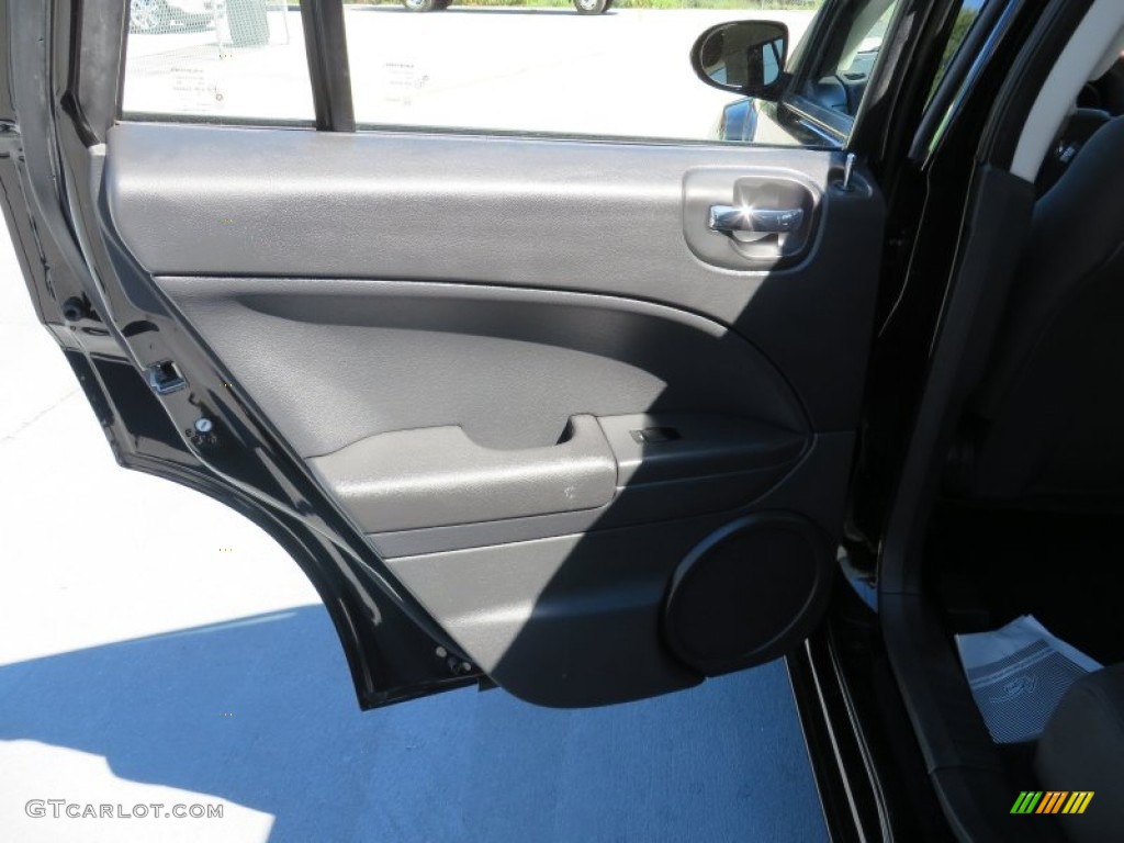 2012 Caliber SXT Plus - Black / Dark Slate Gray photo #32