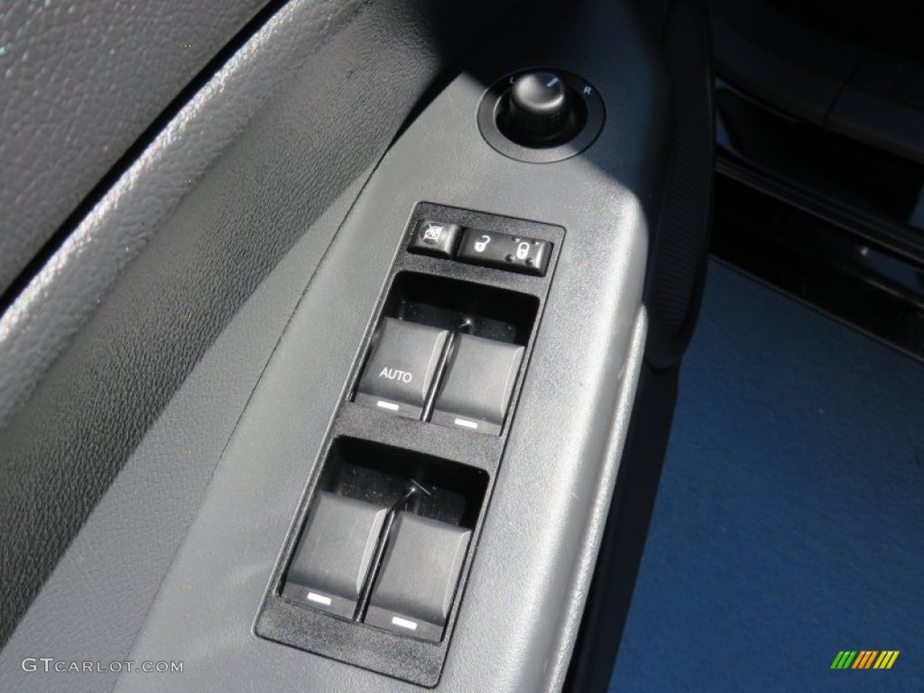 2012 Caliber SXT Plus - Black / Dark Slate Gray photo #46