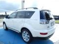 2011 Diamond White Pearl Mitsubishi Outlander SE  photo #3