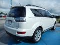 2011 Diamond White Pearl Mitsubishi Outlander SE  photo #5