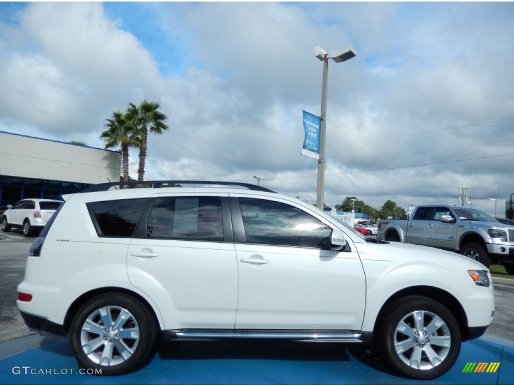 Diamond White Pearl 2011 Mitsubishi Outlander SE Exterior Photo #86565699