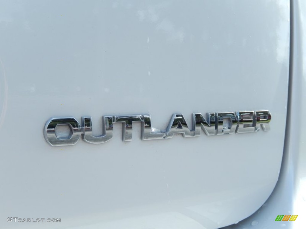 2011 Mitsubishi Outlander SE Marks and Logos Photo #86565762