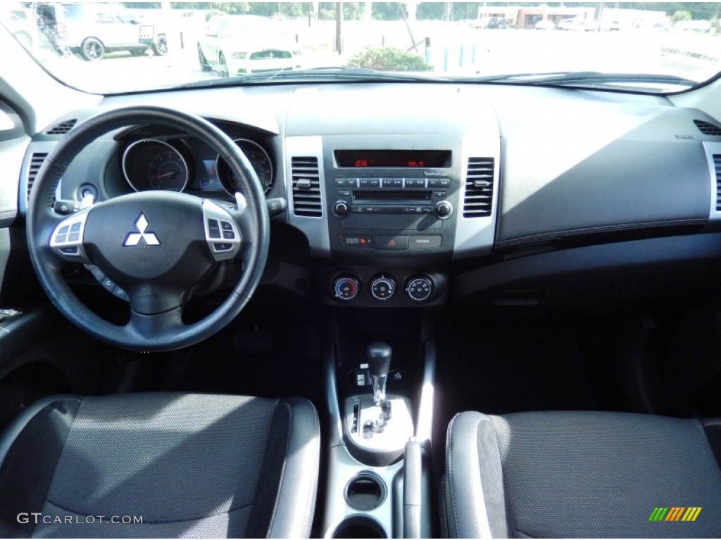 2011 Mitsubishi Outlander SE Black Dashboard Photo #86566098