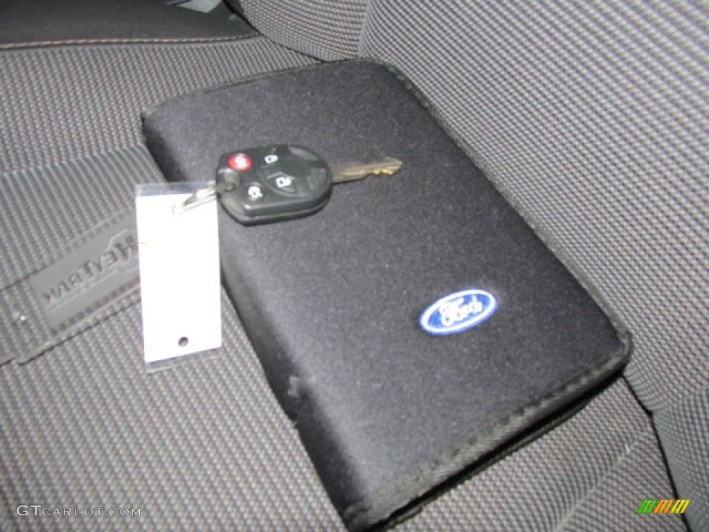 2011 Taurus SEL - Red Candy / Charcoal Black photo #21