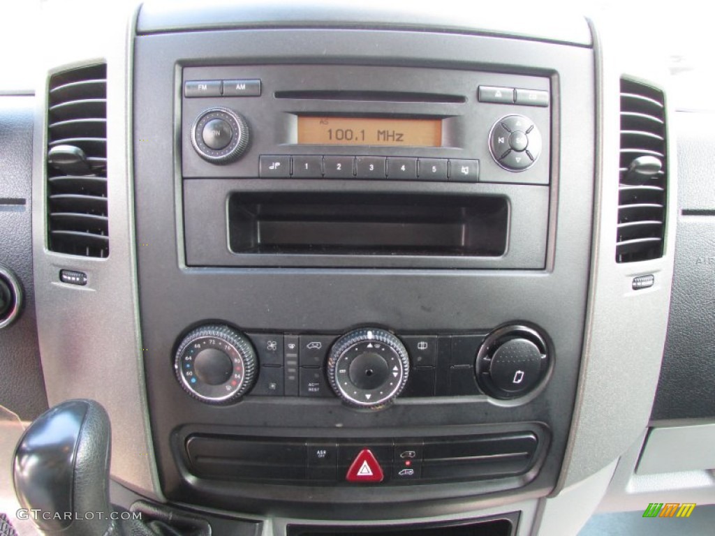 2008 Sprinter Van 2500 Cargo - Arctic White / Gray photo #26