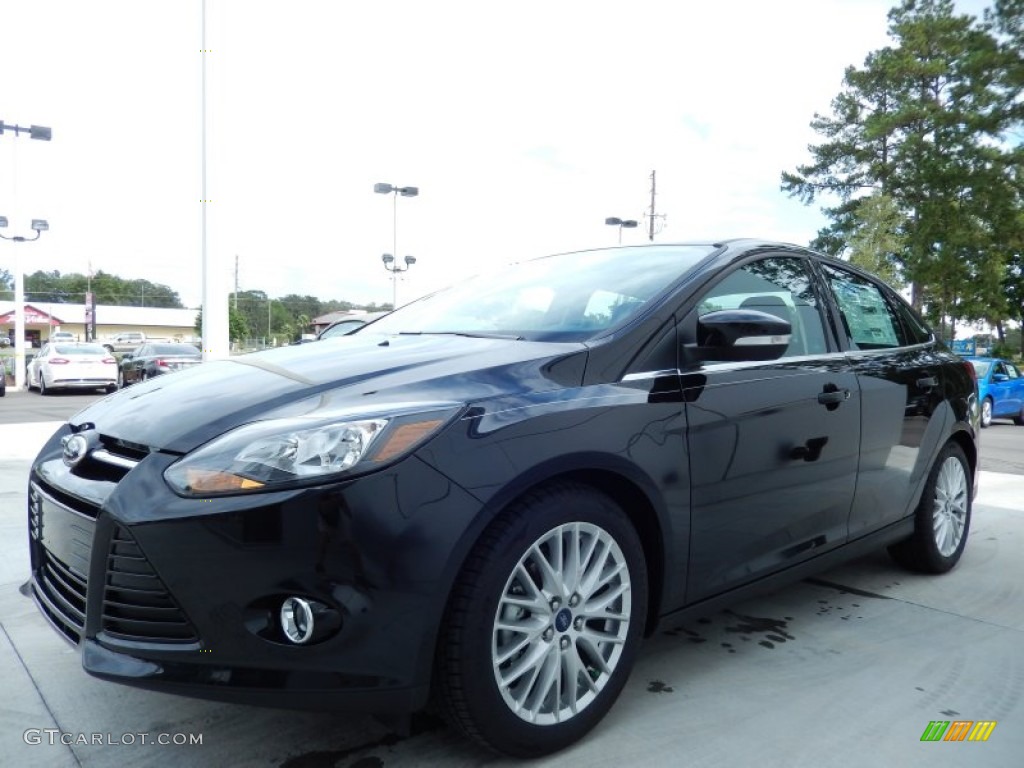 2014 Focus Titanium Sedan - Tuxedo Black / Charcoal Black photo #1