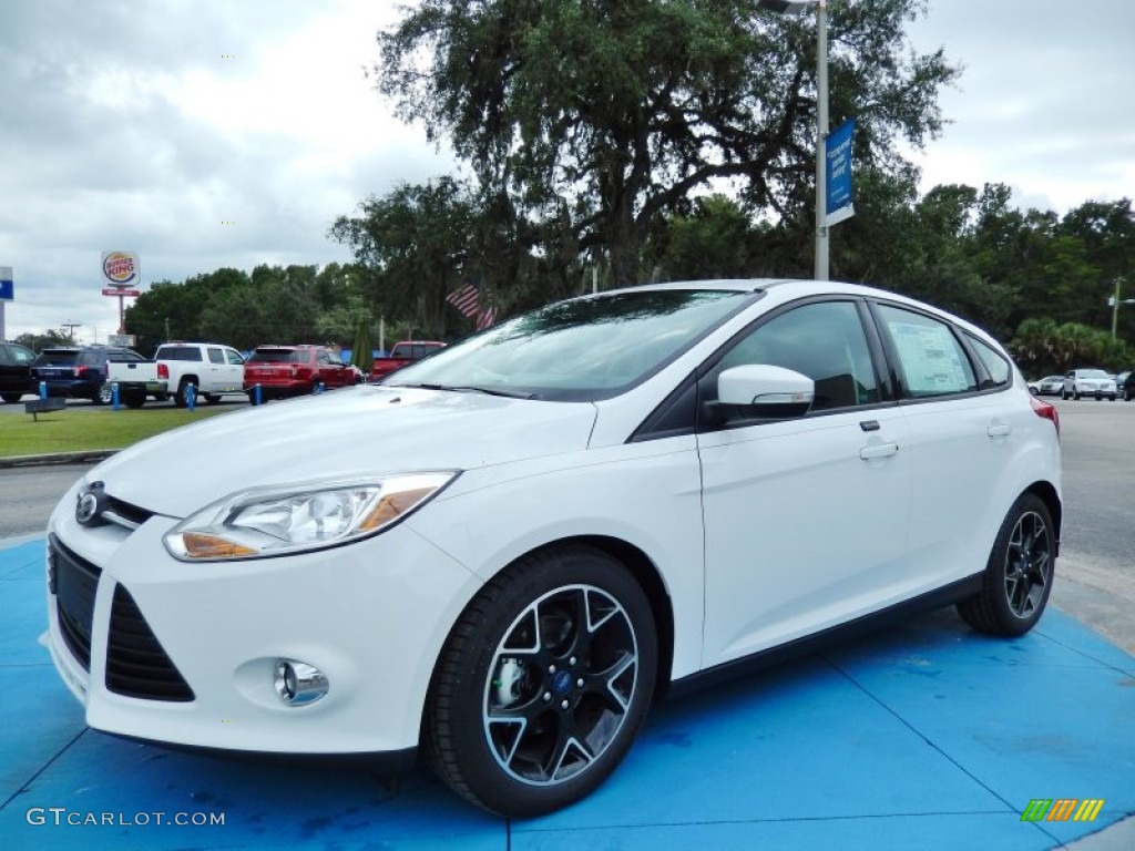 Oxford White 2014 Ford Focus SE Hatchback Exterior Photo #86570271